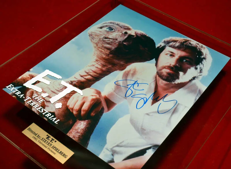 STEVEN SPIELBERG, DREW BARRYMORE, DEE WALLACE, HENRY THOMAS — Rare STEVEN SPIELBERG Signed E.T. Photo, 3 ET CAST Autographs, COA UACC DVD, Toy, изображение 3