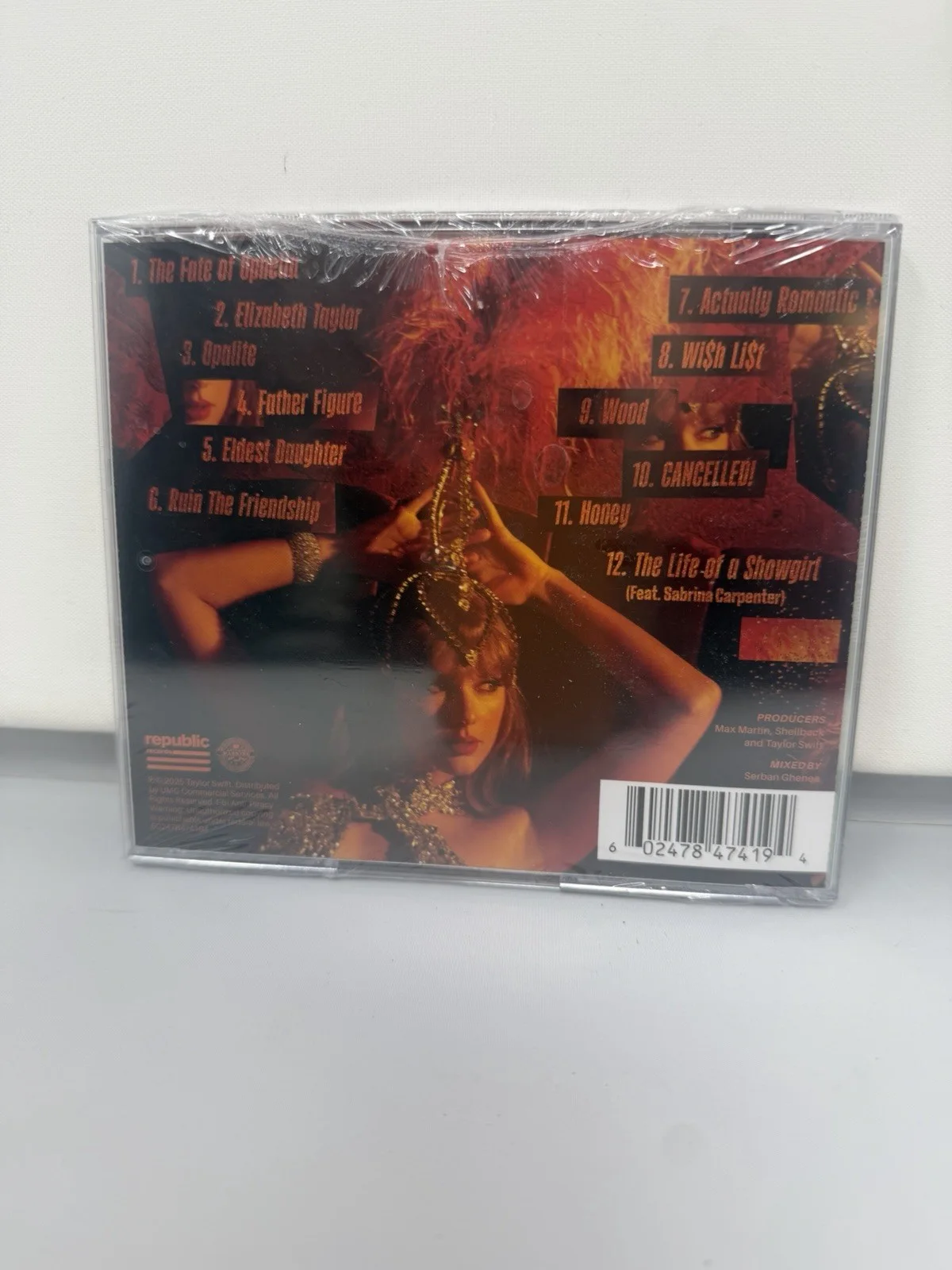 Taylor Swift SIGNED The Life Of A Showgirl Autograph CD Photo 1 (Sealed), изображение 2