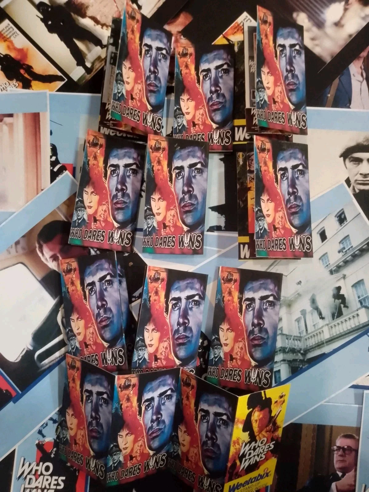 Who Dares Wins Bundle. 22 Lobby Cards, 1 Bookmark & 10 Free Weetabix Style Cards, изображение 3