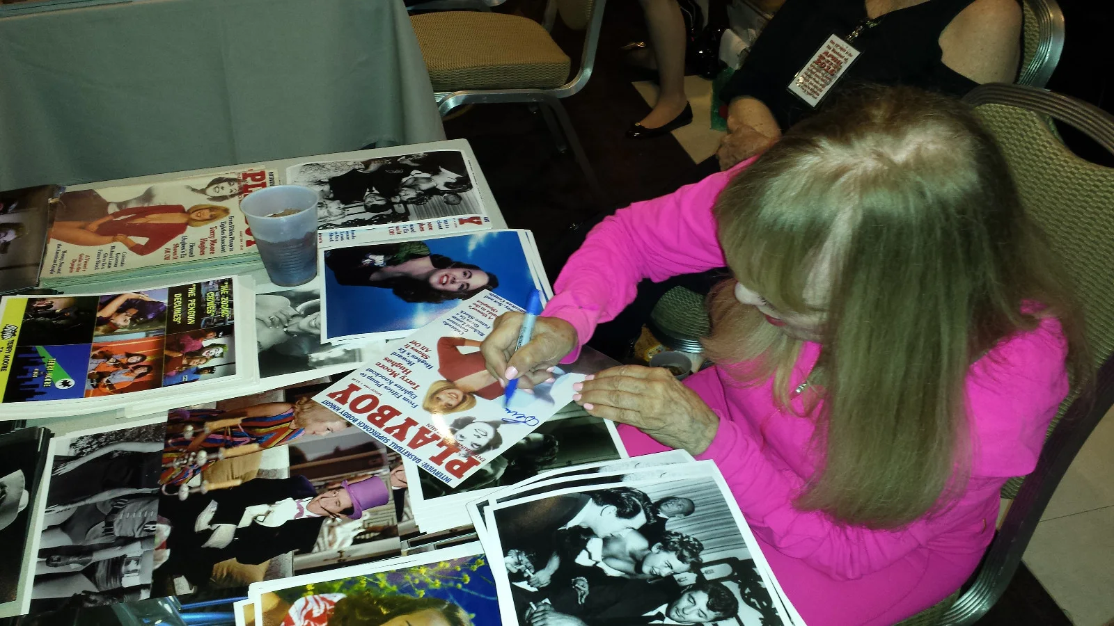 Terry Moore — Batman, Mighty Joe Young Actress Terry Moore autographed 8x10 posed bw photo, image 3