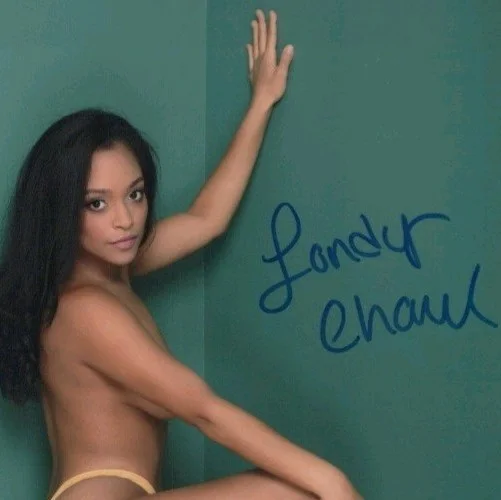Mila Jae — Irresistible signature model, Londyn Chanel signed 8x10 Photo w/COA, изображение 2