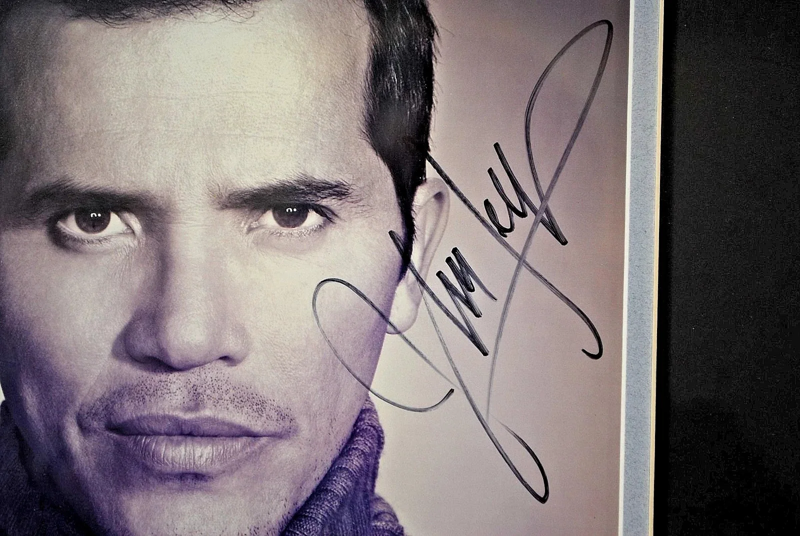 JOHN LEGUIZAMO — John Leguizamo Carltio's Way Framed Plaque Signed Picture - COA PAAS #12672, image 5
