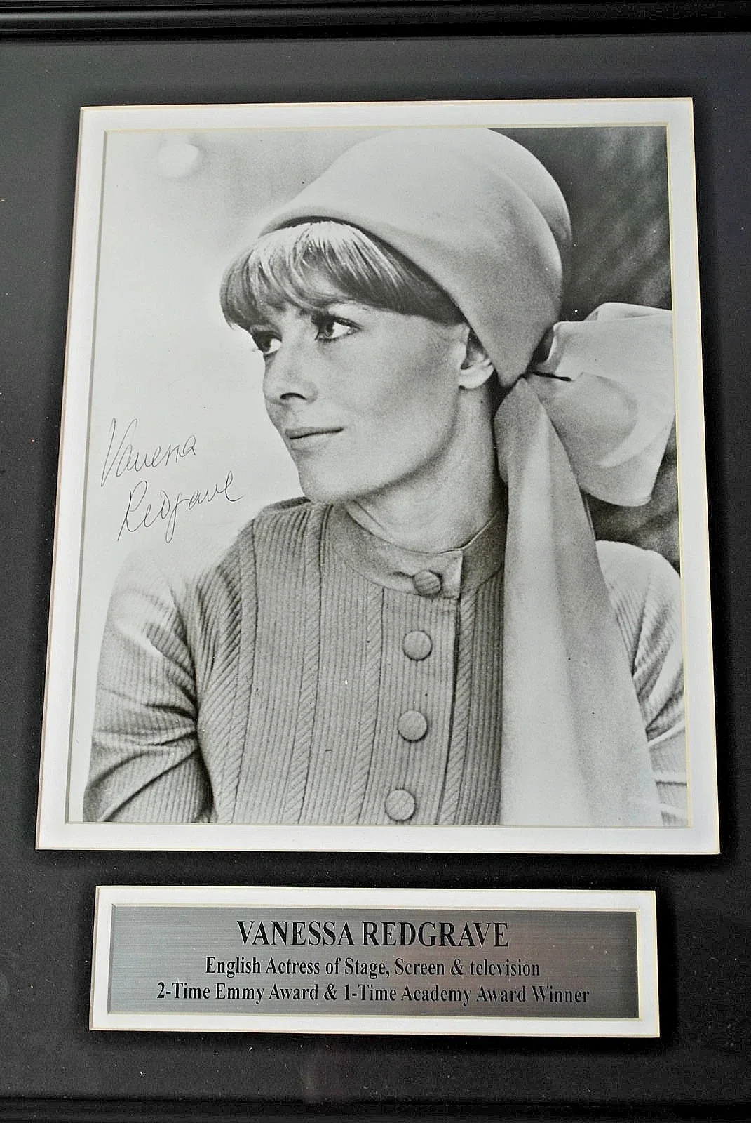 Vanessa Redgrave 8" x 10" Framed Plaque Signed Picture - COA JG AUTOGRAPHS, изображение 3