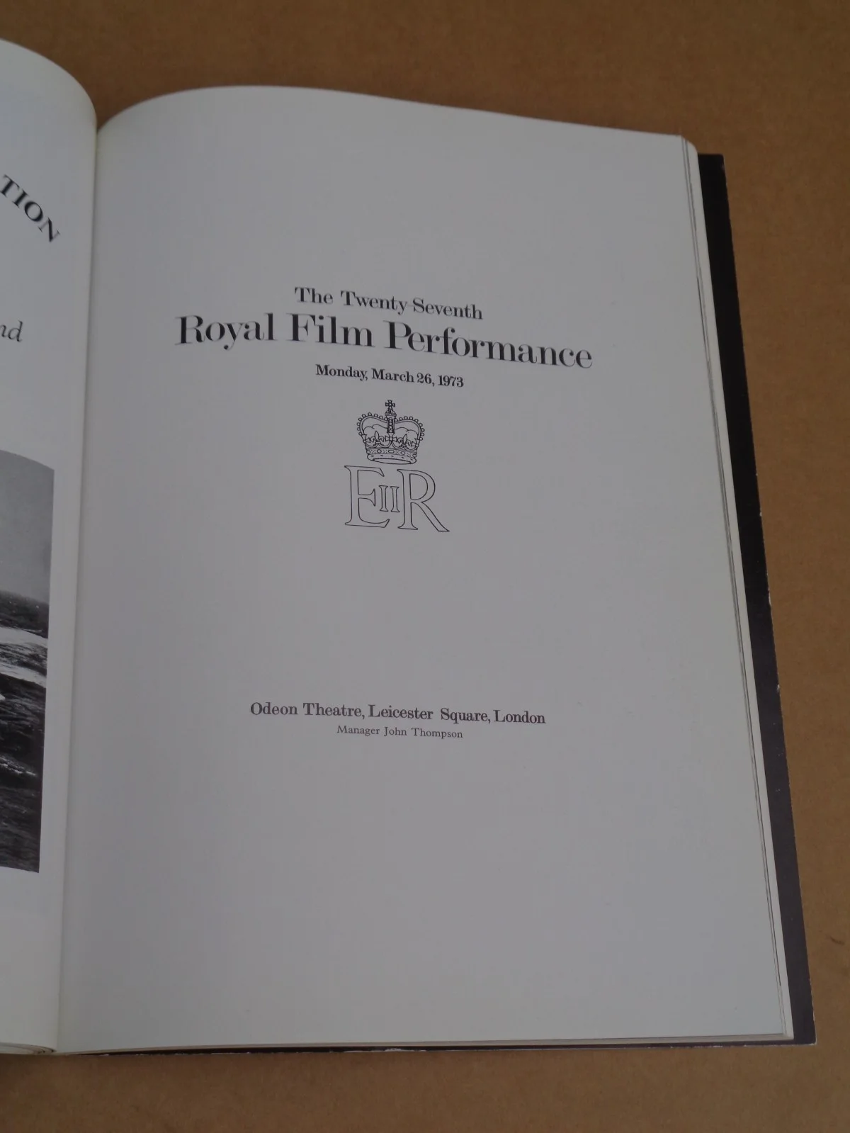 Peter Finch/George Kennedy - Lost Horizon 1973 Royal Film Brochure (Hand Signed), изображение 2