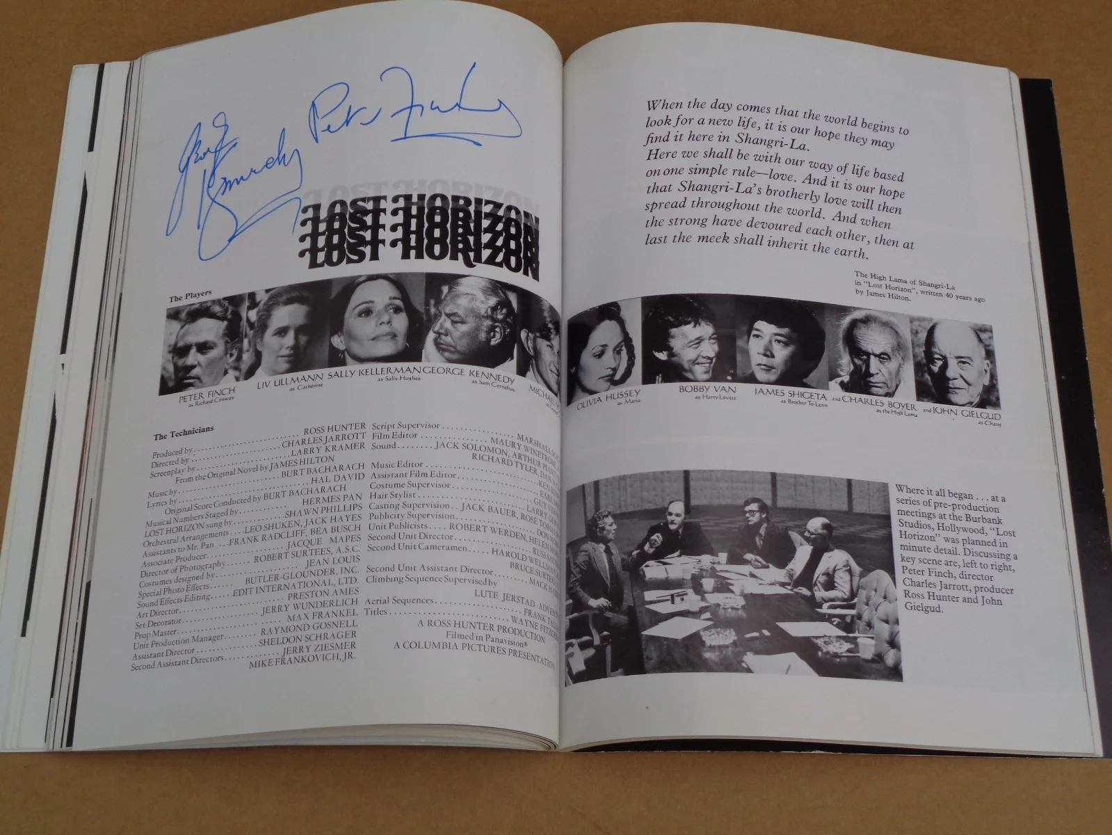 Peter Finch/George Kennedy - Lost Horizon 1973 Royal Film Brochure (Hand Signed), изображение 4