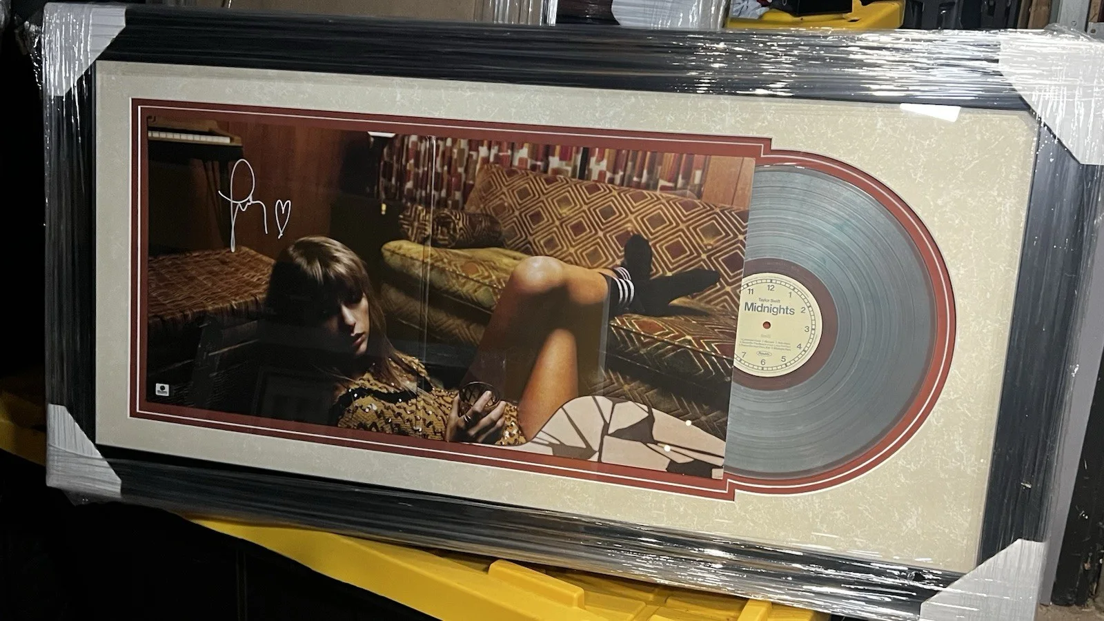 Taylor Swift Signed Autograph Vinyl Custom Framed Global Authentics, image 4