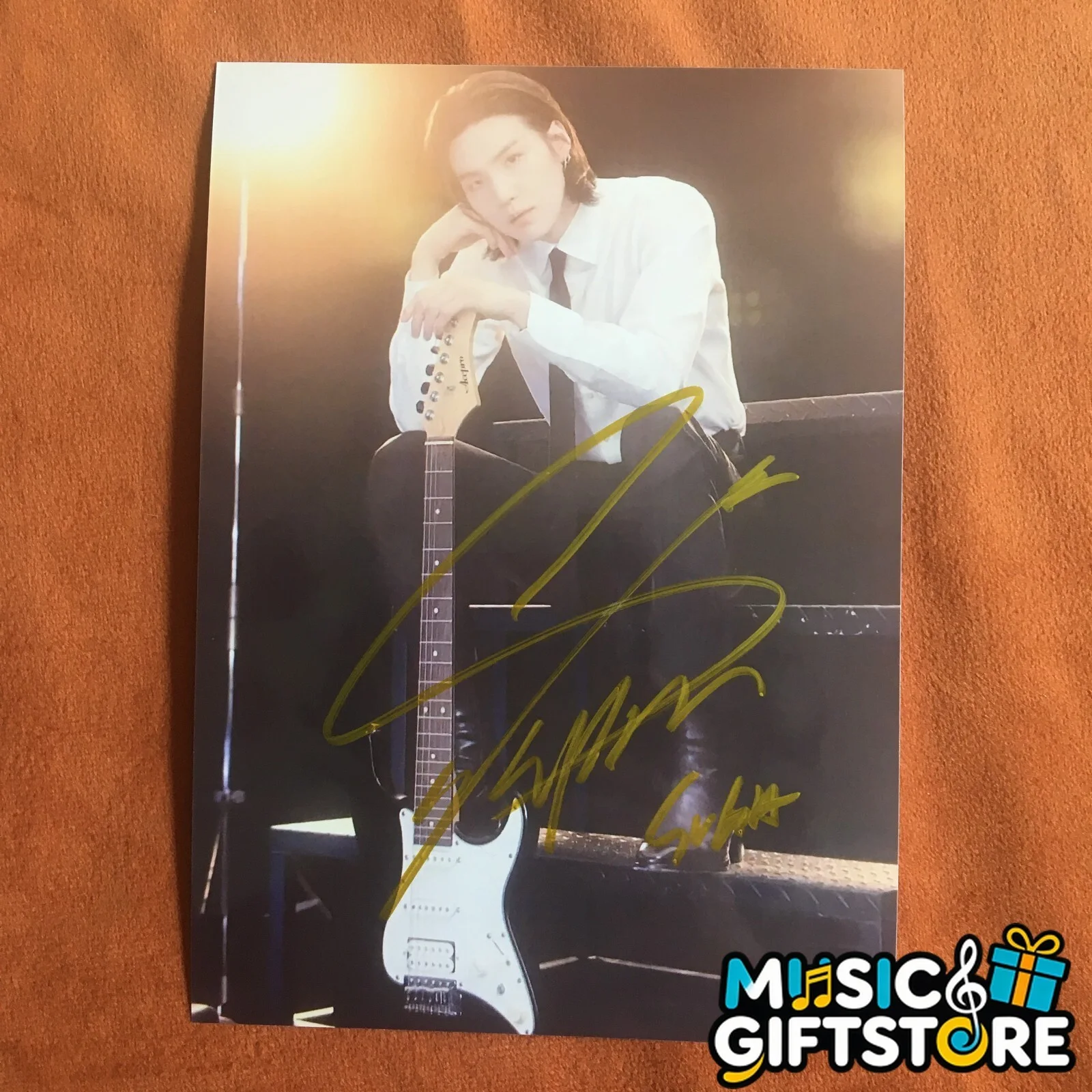 SUGA Suga Autographed Signed Photo 4*6 K-POP Collection Gifts 2024 #MUGS, изображение 3