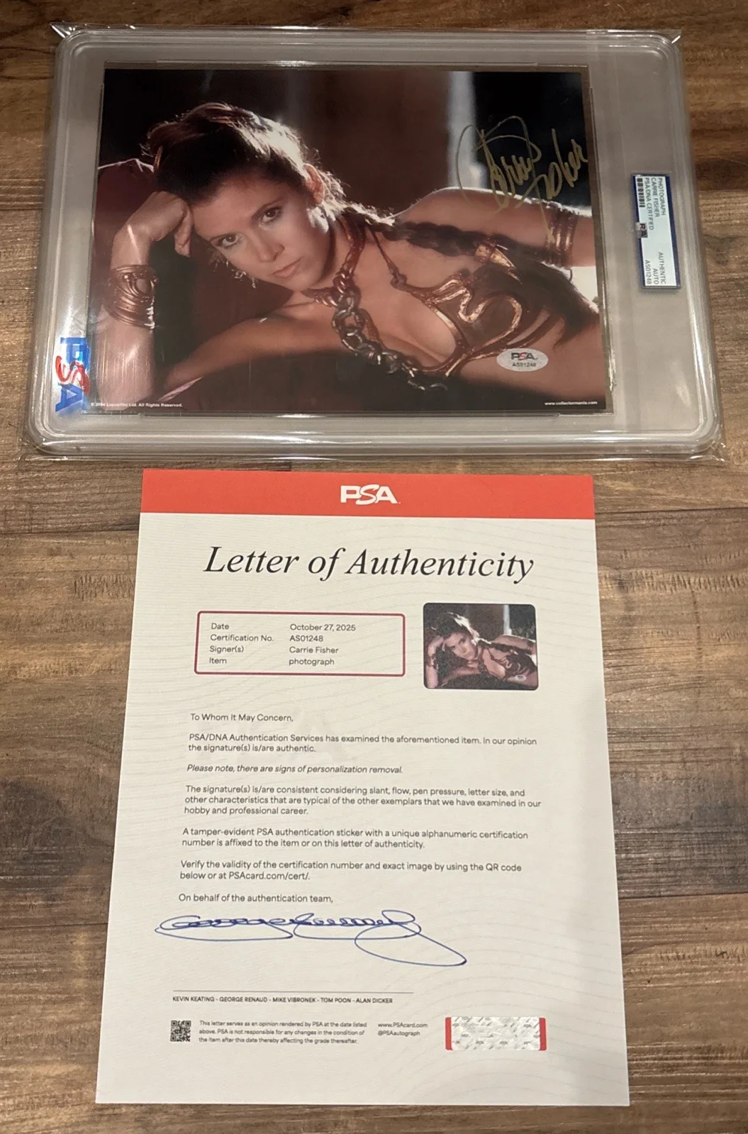 Carrie Fisher — Star Wars Carrie Fisher Slave Princess Leia Signed Photo PSA Encased Authentic