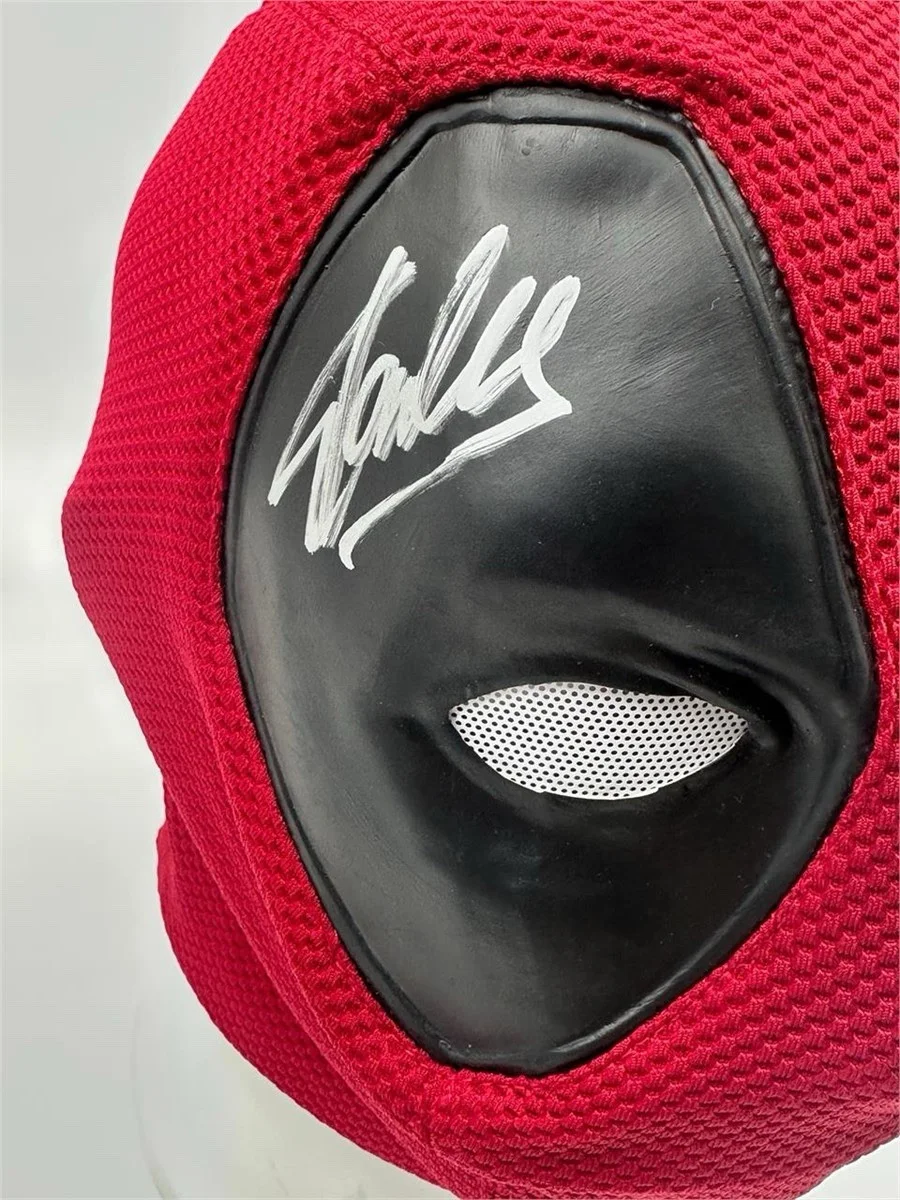 🟥 Ryan Reynolds & Stan Lee Signed Deadpool Mask – Certified – Dual Autograph, image 2