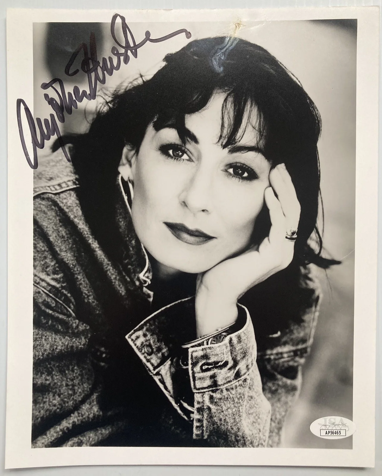Anjelica Huston — Addams Family Anjelica Huston Signed Autograph 8x10 Photo - JSA Cert - FREE S&H!, изображение 2