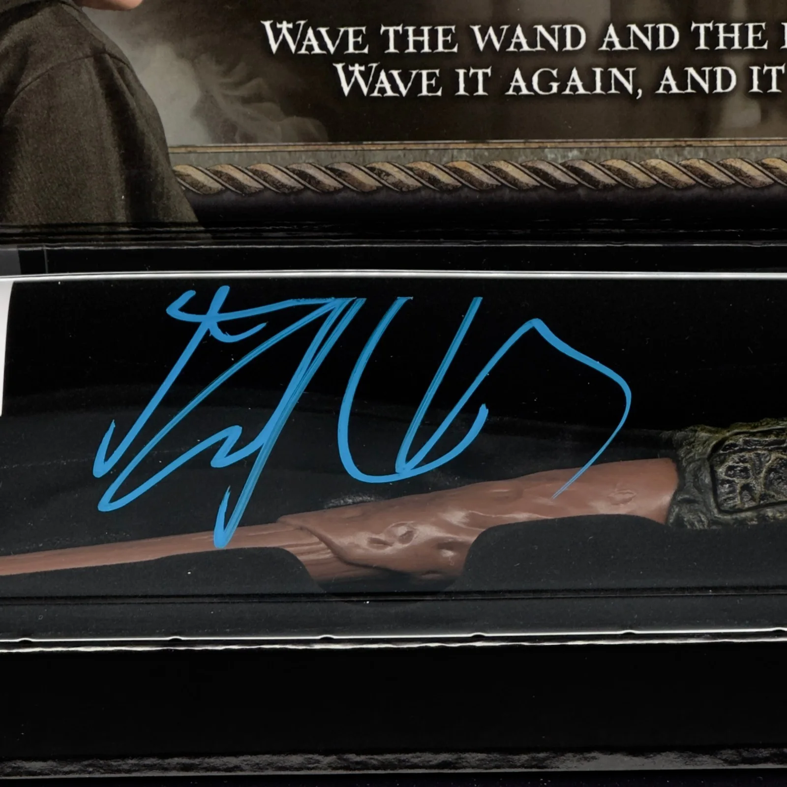 Daniel Radcliffe — Daniel Radcliffe Signed Harry Potter Replica Wand Beckett Authentic Autograph!, image 2