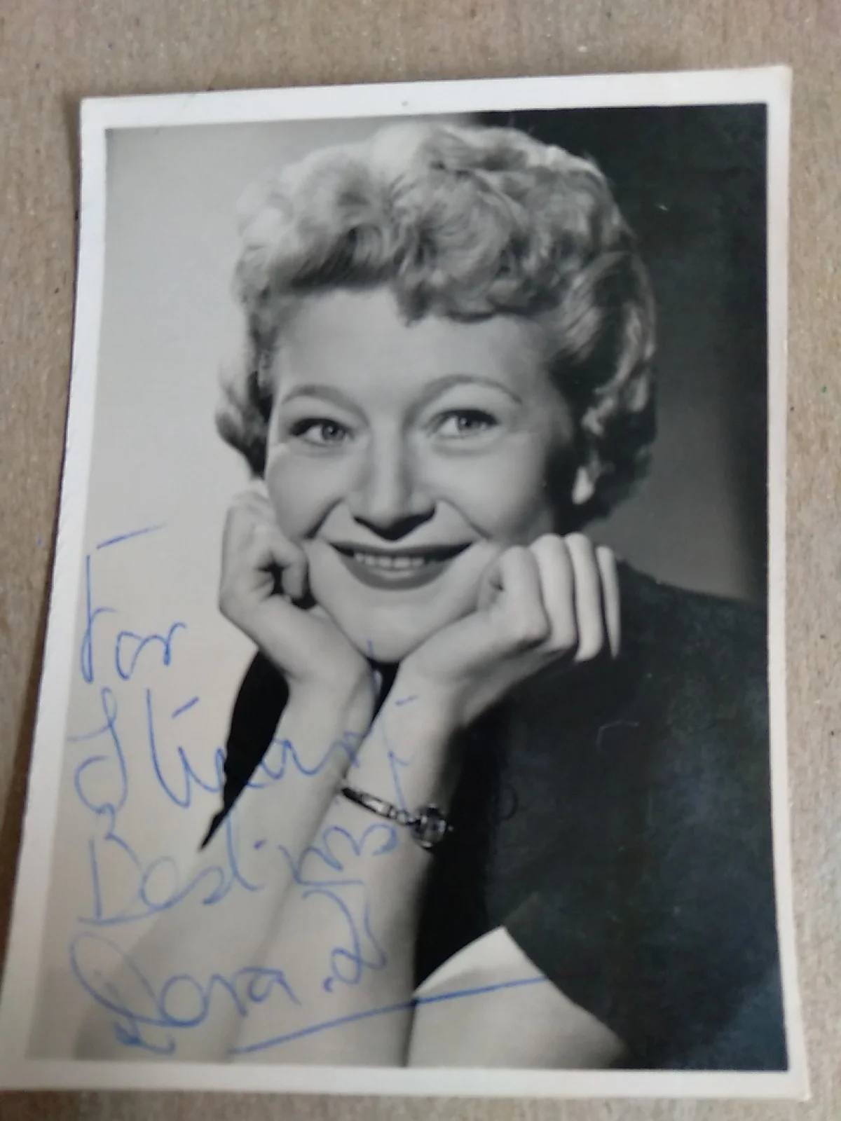 Dora Bryan British Actress Signed Autograph 3.25x2.5 Pocket Wallet B&W Photo, изображение 2