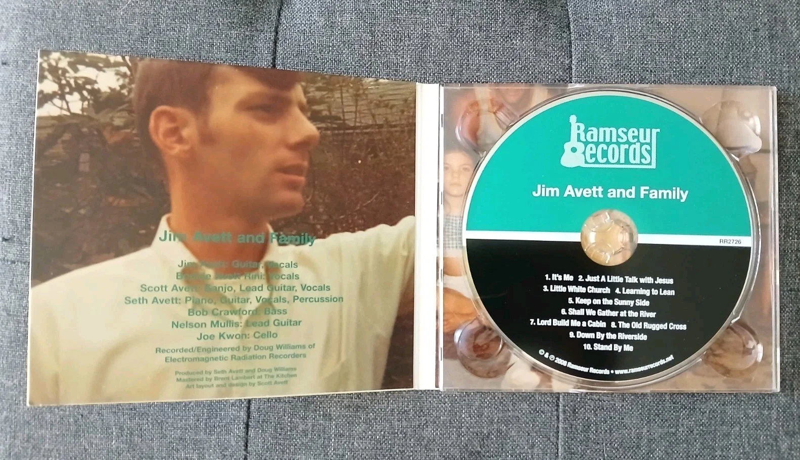 RARE HAND SINGED TheAvett Brothers Jim Avett and Family Autographed CD, изображение 3