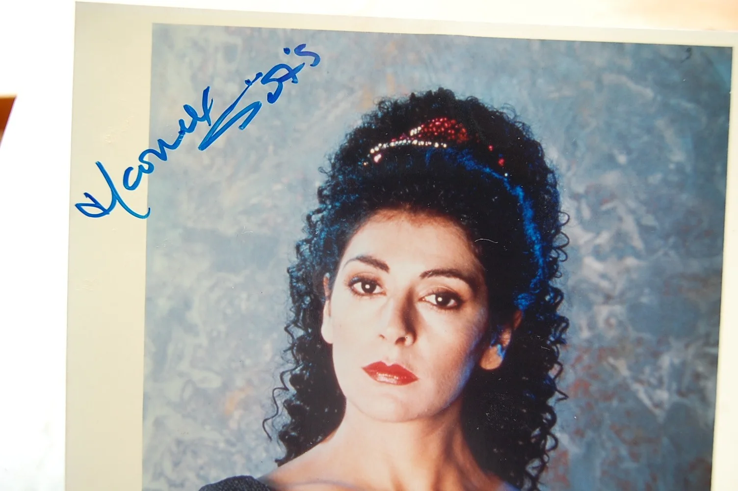 Marina Sirtis — Marina Sirtis Deanna Troi Autographed 8"x 10" - Star Trek: TNG + 2 extra photos, изображение 2