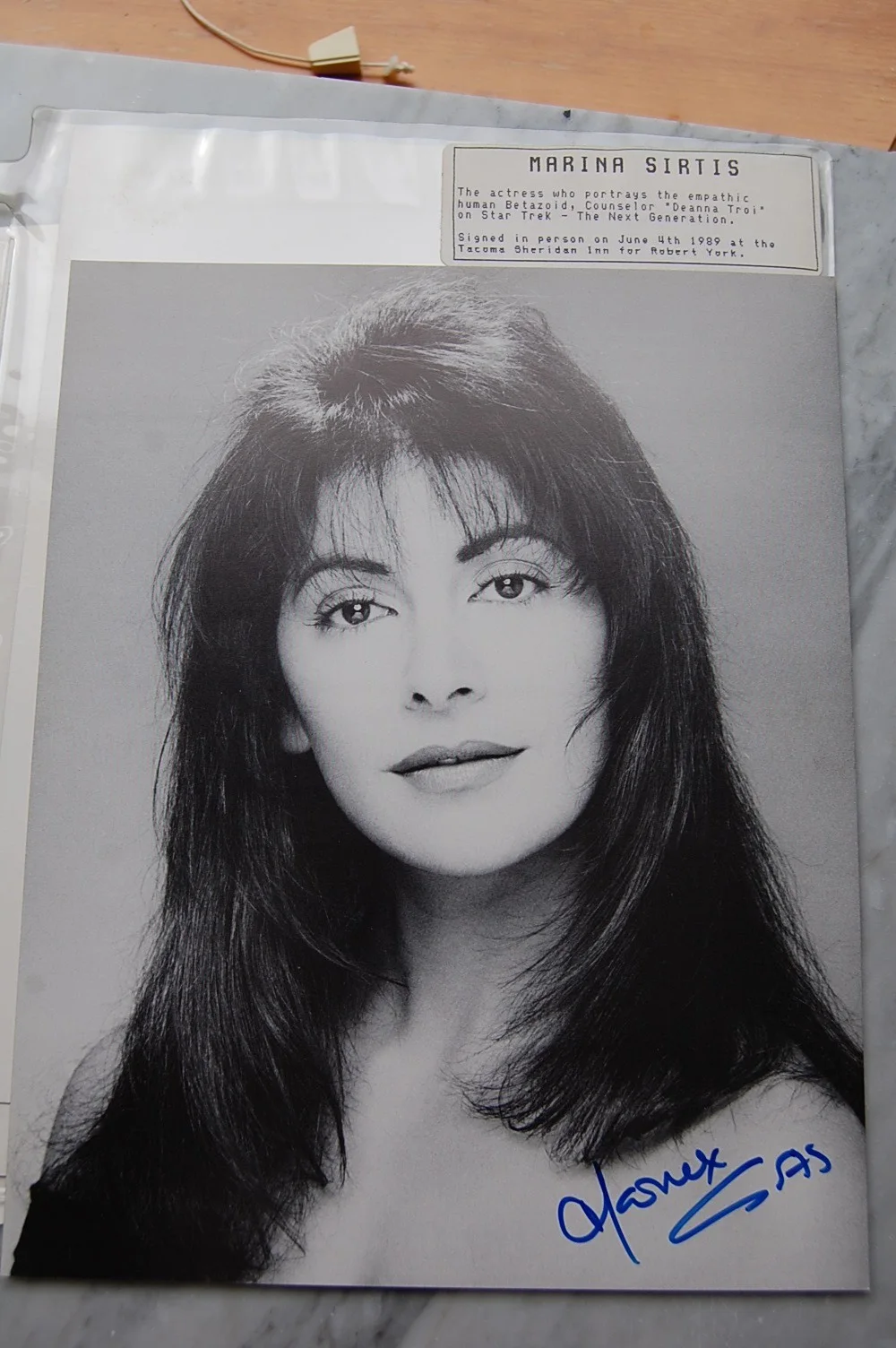 Marina Sirtis — Marina Sirtis Deanna Troi Autographed 8"x 10" - Star Trek: TNG +4 extra photos, изображение 5
