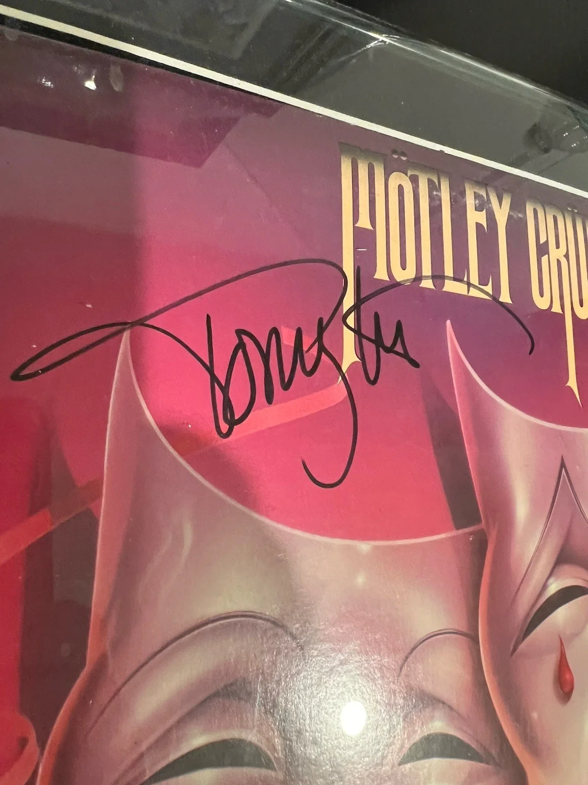 MOTLEY CRUE Autographed Hand SIGNED ALBUM COVER w/COA, изображение 4