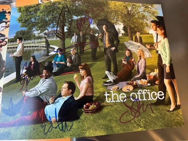 Mindy Kaling, BJ Novak — The Office Cast Signed 11x14 Photo Rare Ed Helms Jenna Fischer and others!, изображение 2