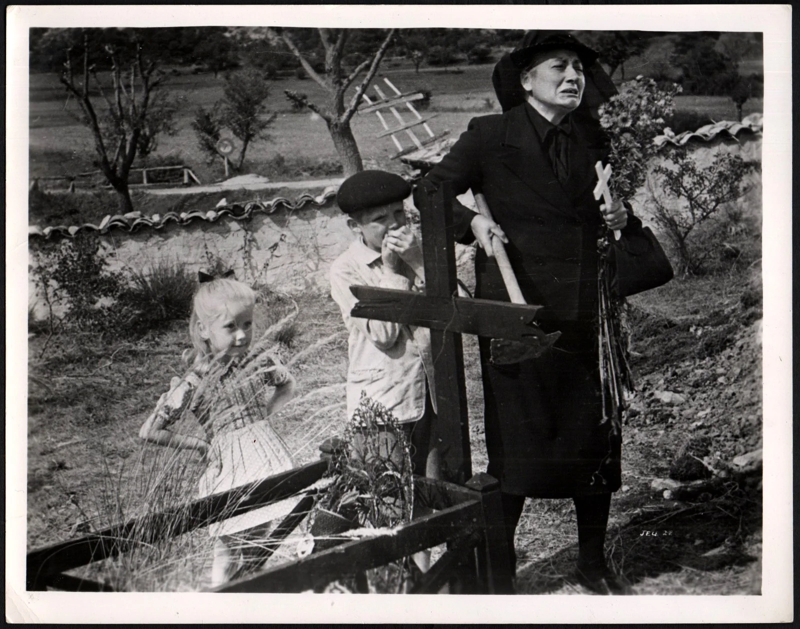 SECRET GAME 1952 Brigitte Fossey, Georges Poujouly 4 10x8 STILLS, изображение 3