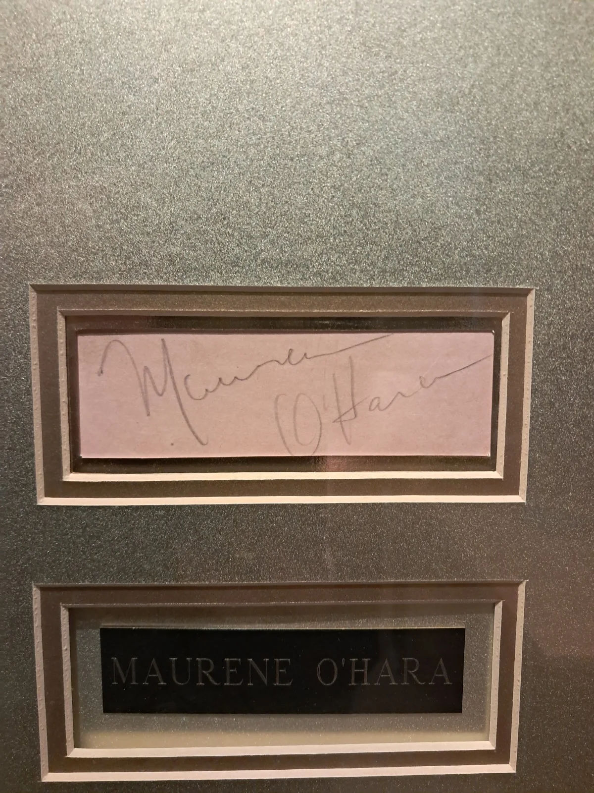 Maureen O'Hara — Maureen O'Hara autographed framed photograph Original Signed Movies, изображение 2
