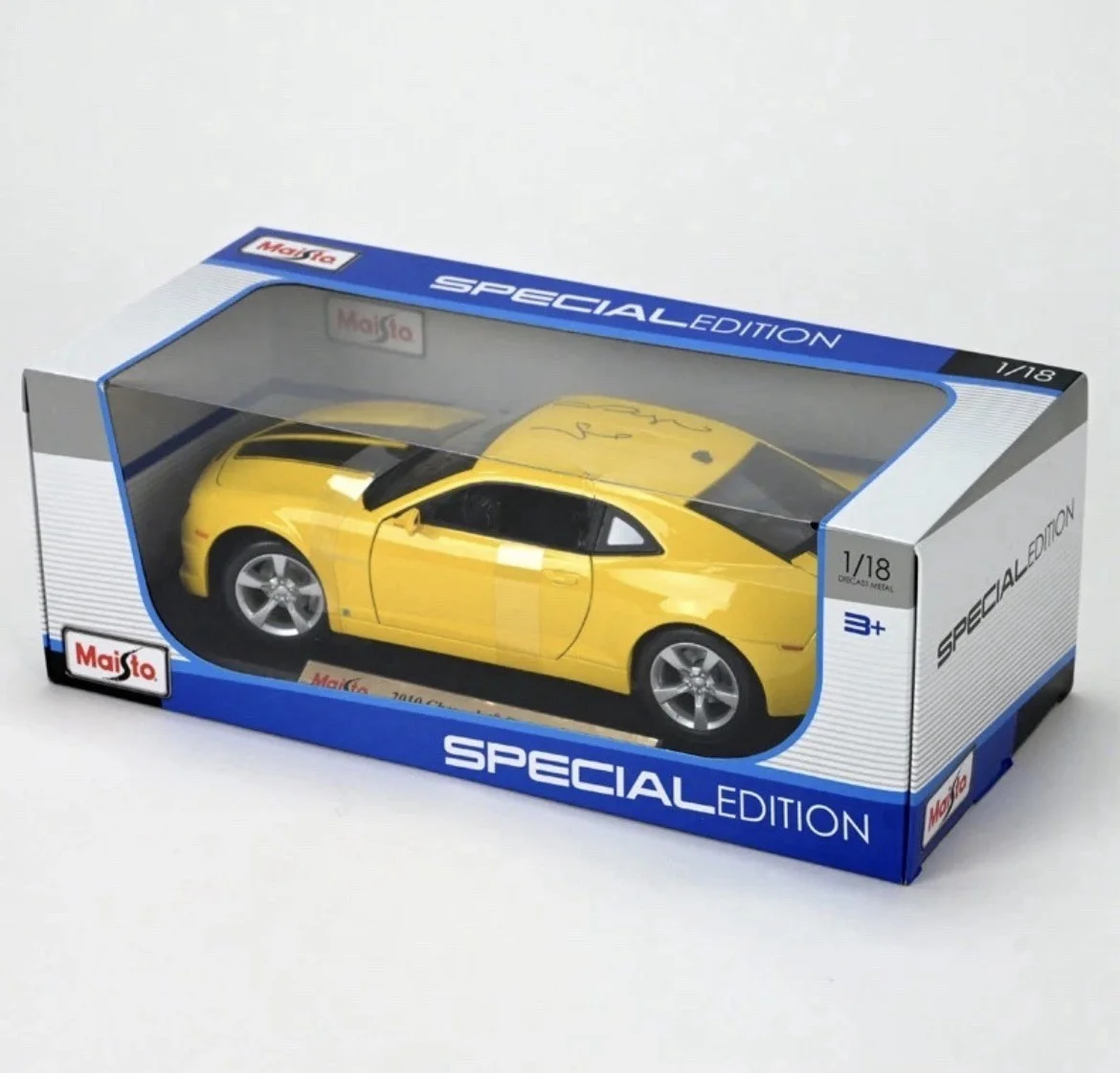 Megan Fox — Megan Fox Autographed Transformers 1:18 New 2010 Chevrolet Camaro Bumblebee, image 5