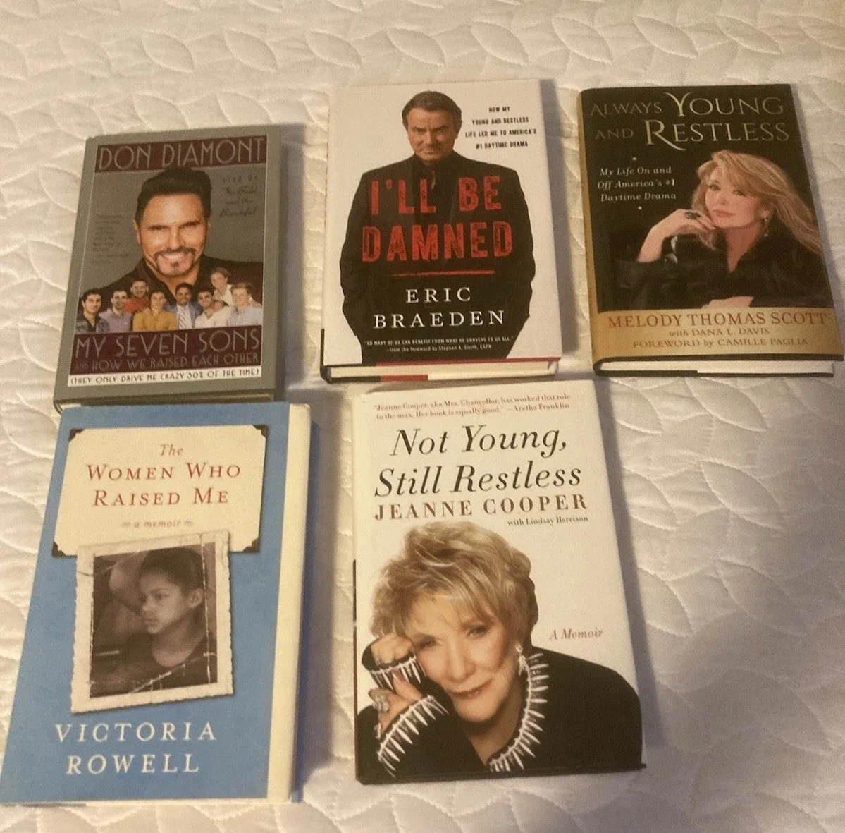 “The Young And The Restless” (Soap Opera) Signed Books/Apron Memorabilia, изображение 2