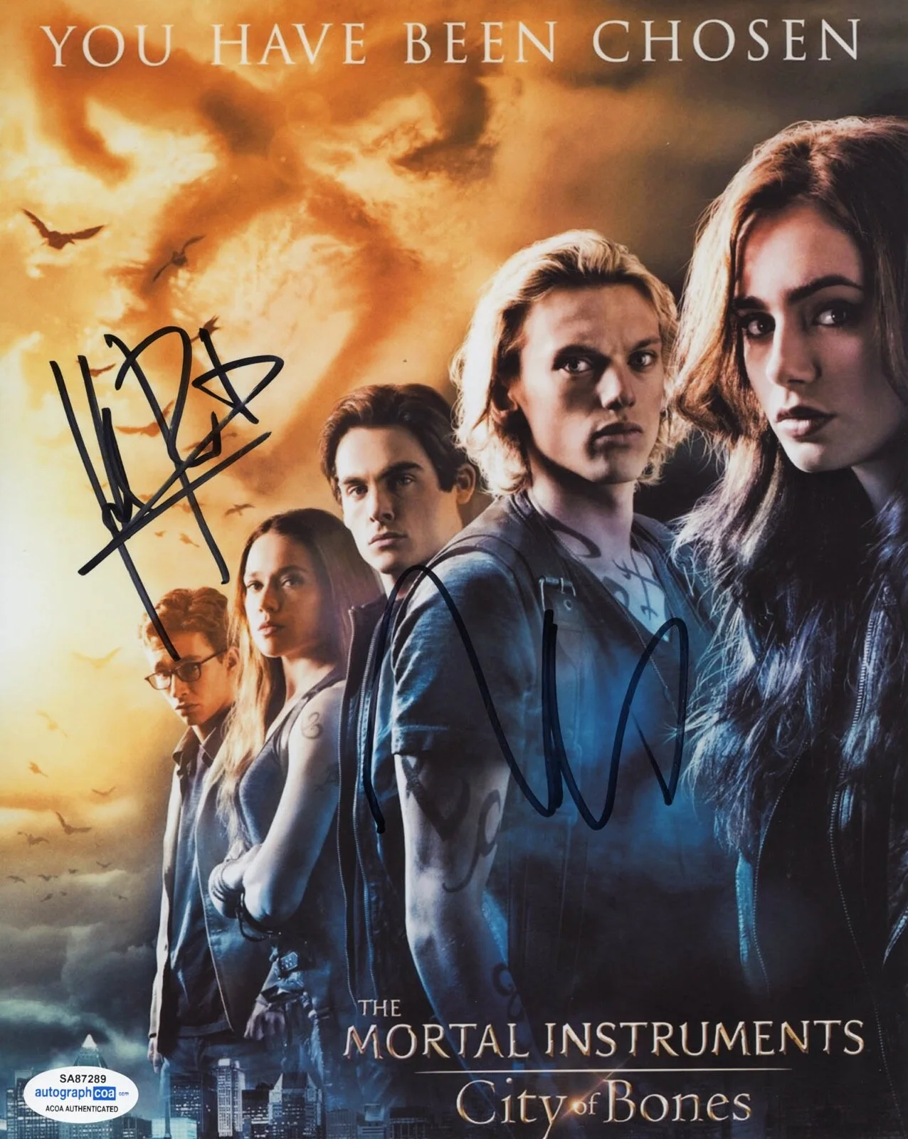 KEVIN ZEGERS, HARALD ZWART — Kevin Zegers & Harald Zwart signed "MORTAL INSTRUMENTS" 8x10 Photo PROOF ACOA, изображение 3