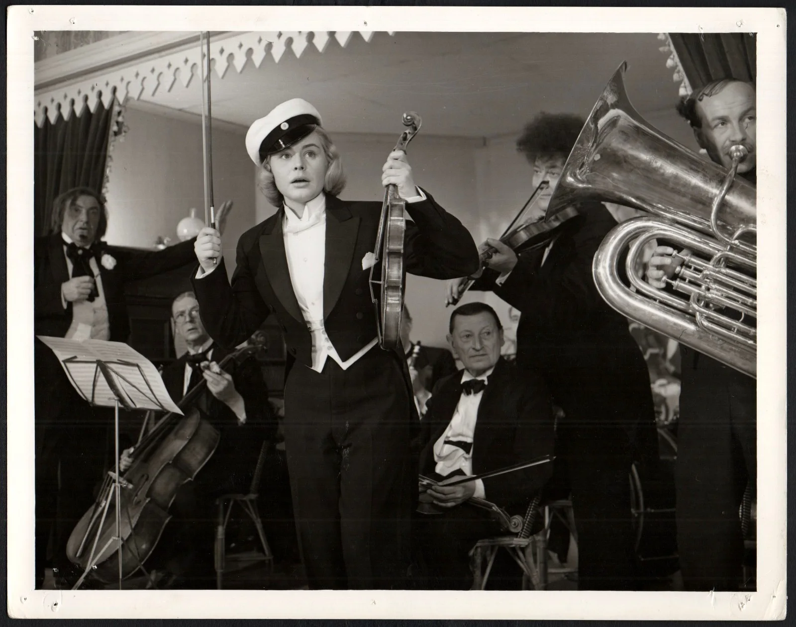 GIRL IN TAILS 1956 Maj-Britt Nilsson, Folke Sundquist 5 STILLS, image 5