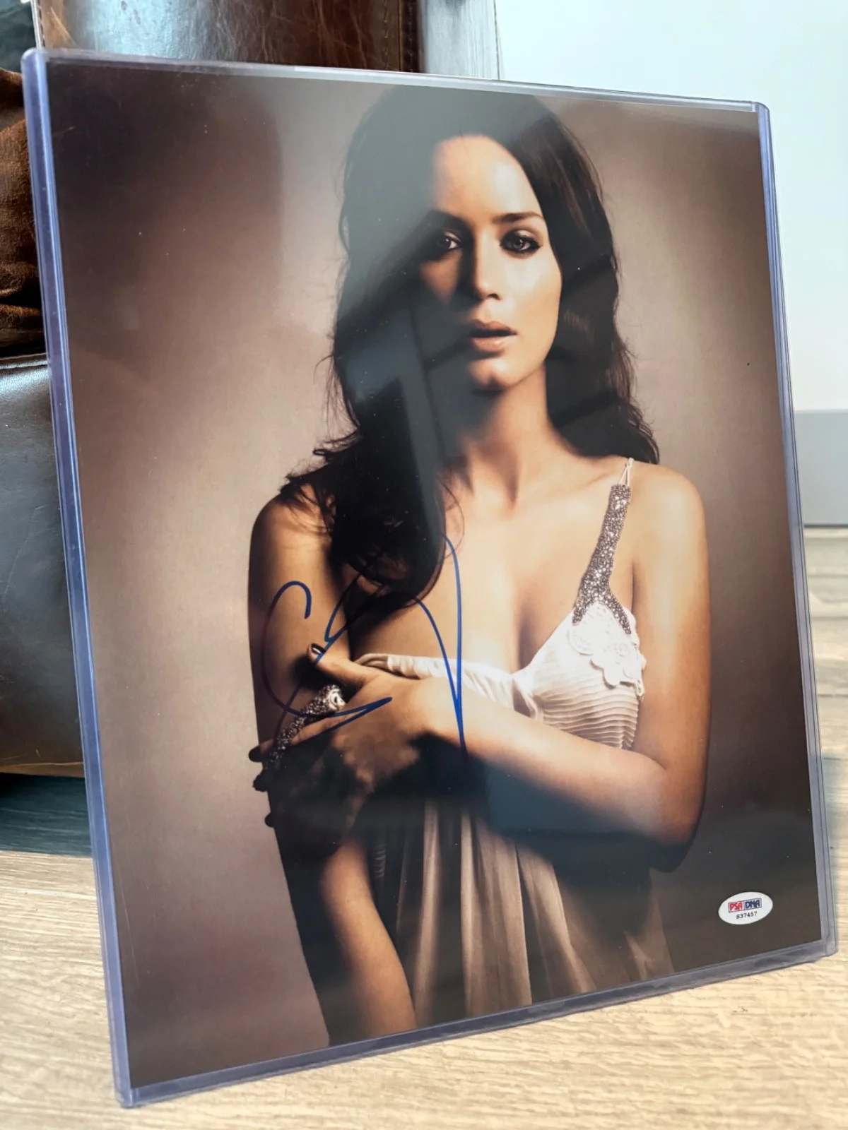 Emily Blunt — Emily Blunt Auto Autograph Signed 11x14 Photograph PSA Certified Cert # S37457