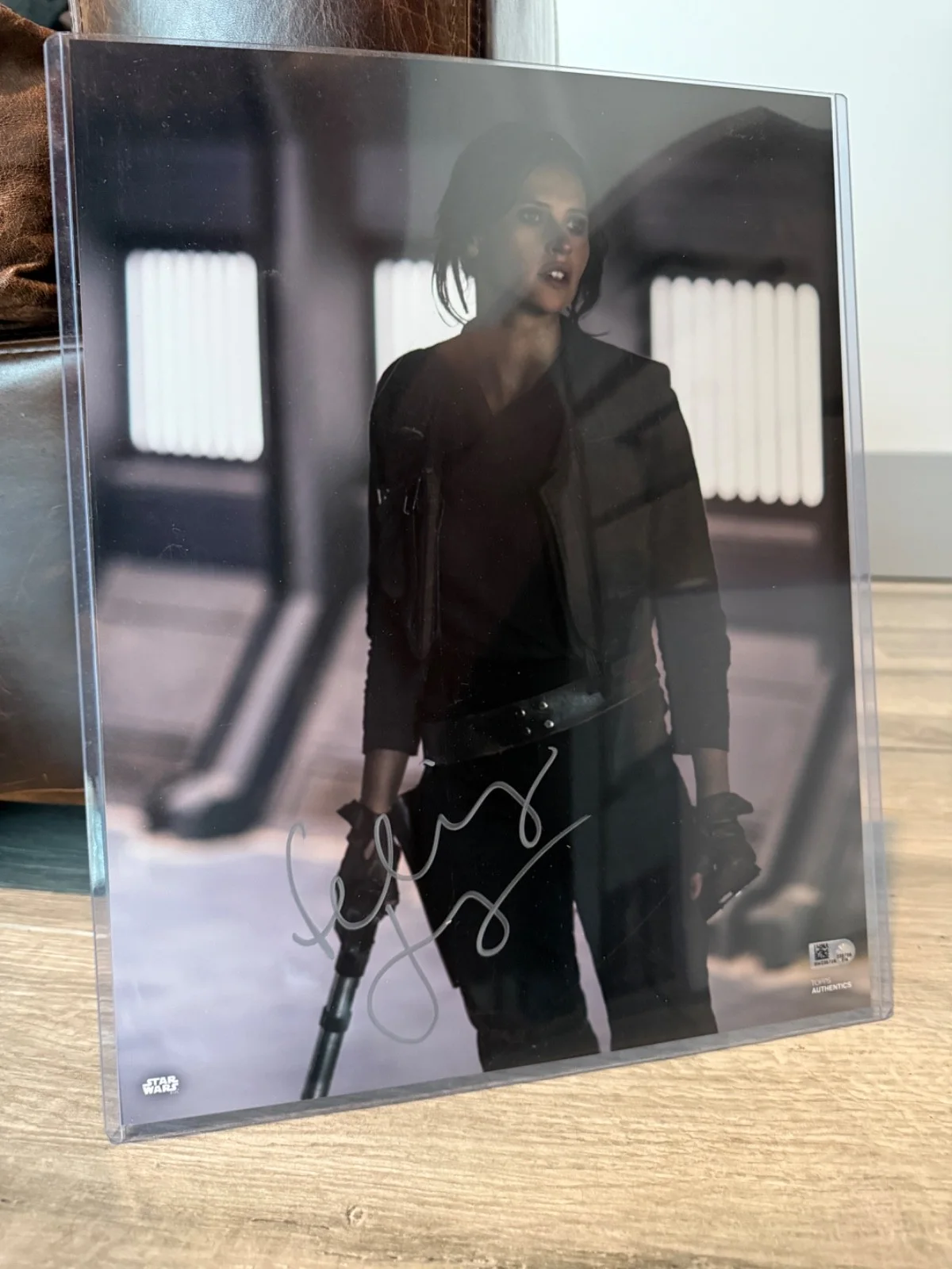 Felicity Jones — Star Wars Felicity Jones Jyn Erso Rogue One Auto Autograph Signed 11x14 Topps F