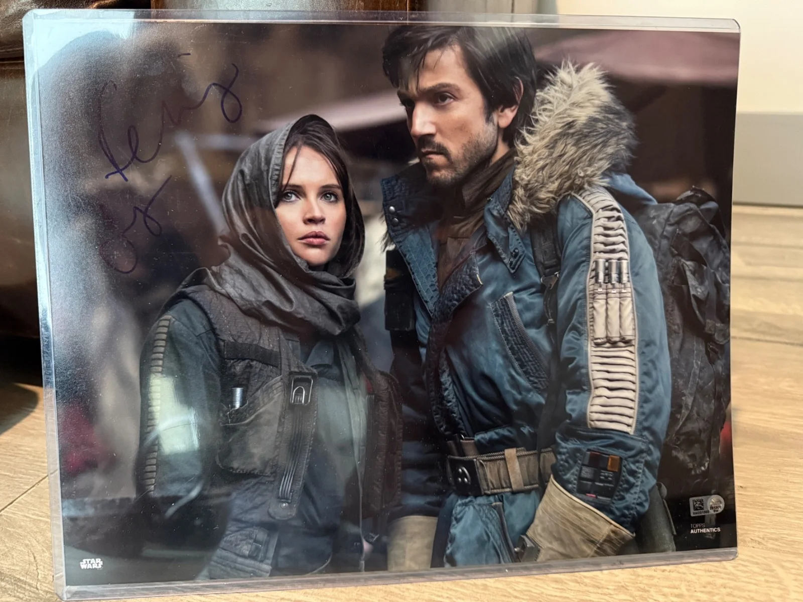 Felicity Jones — Star Wars Felicity Jones Jyn Erso Rogue One Auto Autograph Signed 11x14 Topps A
