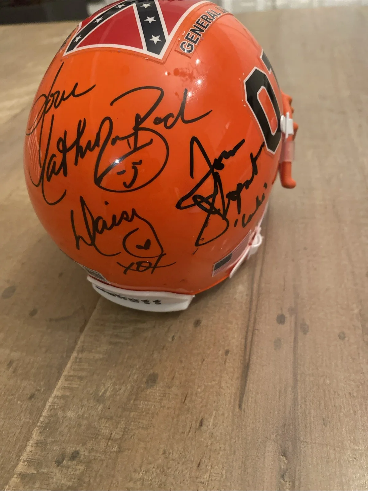 Catherine Bach, Tom Wopat, John Schneider — Dukes Of Hazzard (BACH WOPAT SCHNEIDER) Signed + Inscribed Mini Helmet! Beckett, изображение 3