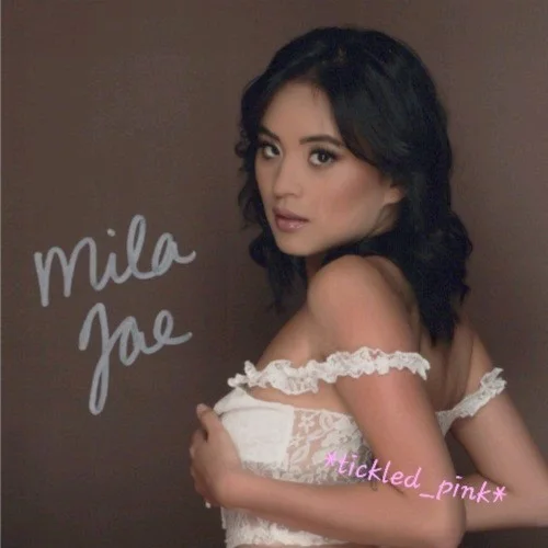 Mila Jae — Brunette beauty signature model, Mila Jae signed 8x10 Photo w/COA, изображение 2