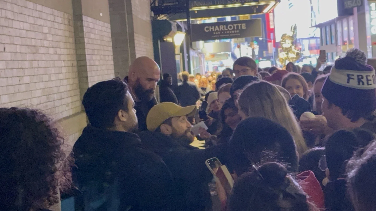 Daniel Radcliffe — Daniel Radcliffe Signed Auto Harry Potter And The Half Blood Prince Book., image 2
