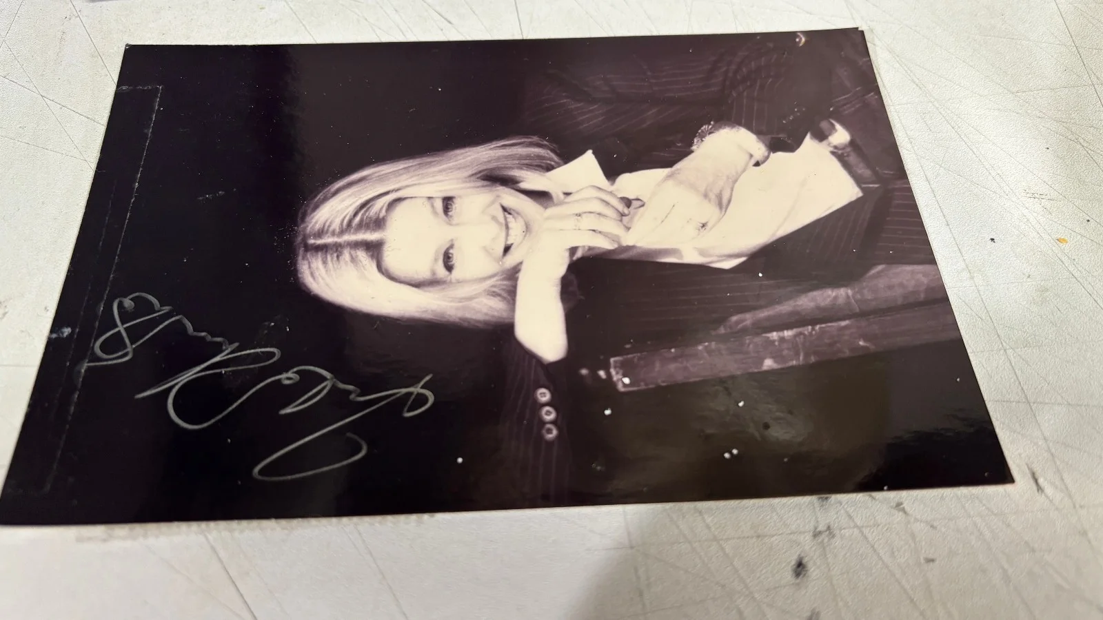 Julie Christie Hand Signed Signature Autograph 4x6 Photo Black and White, изображение 2