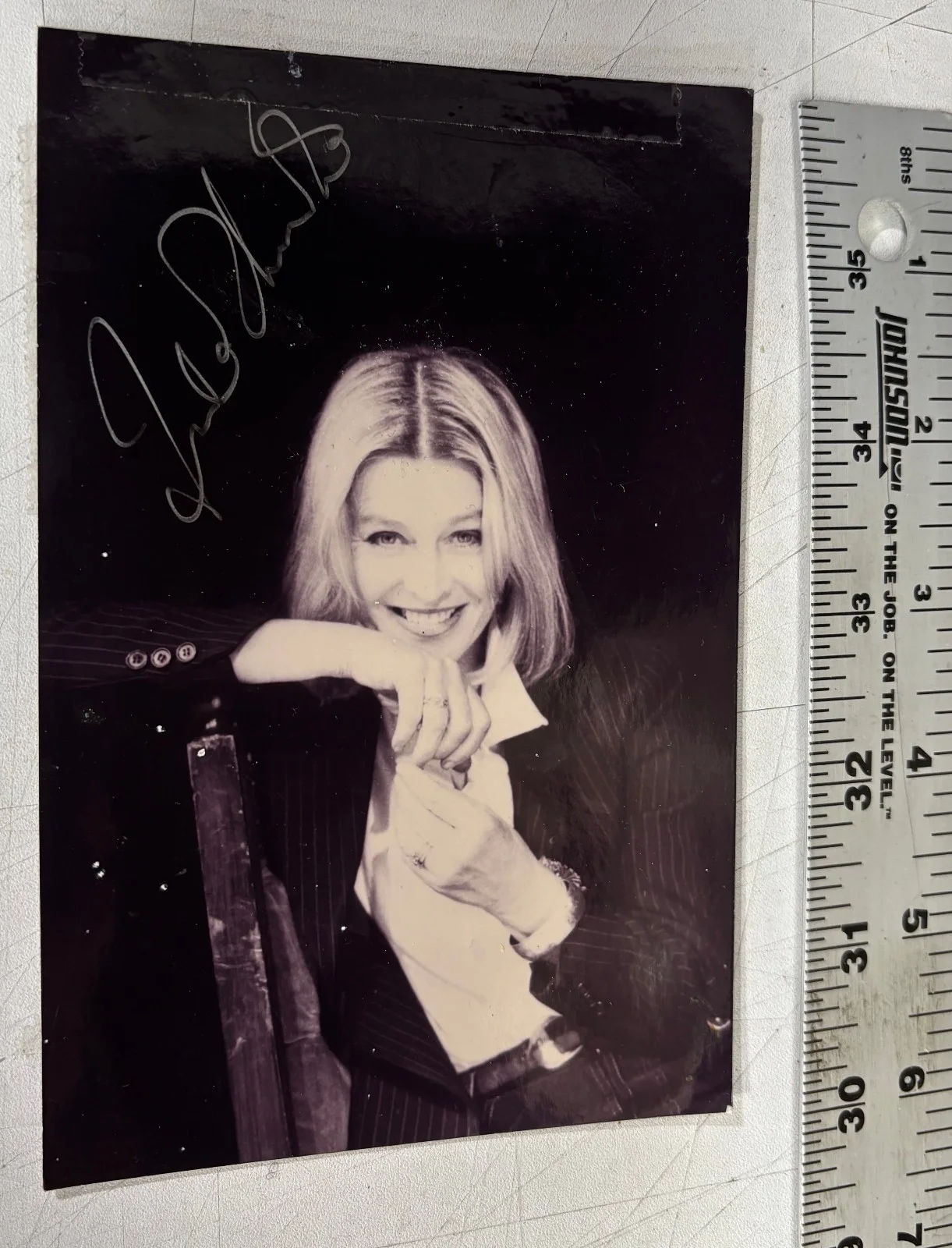 Julie Christie Hand Signed Signature Autograph 4x6 Photo Black and White, изображение 3