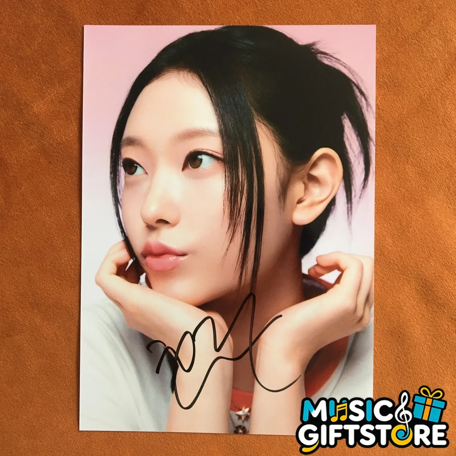 NEWJEANS HAERIN Autographed Signed Photo K-POP Collection 4*6 2024 #MUGS, image 4