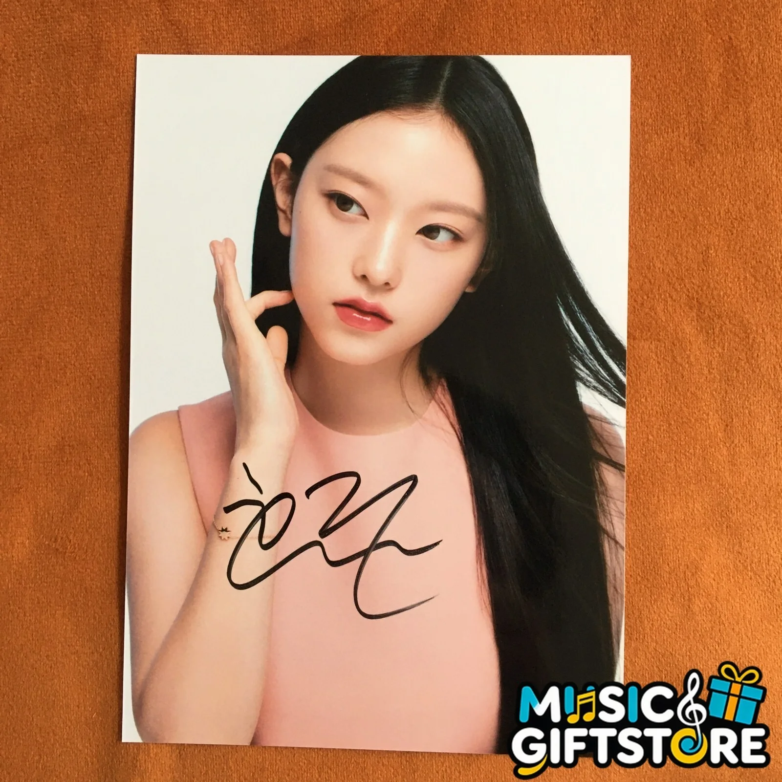 NEWJEANS HAERIN Autographed Signed Photo K-POP Collection 4*6 2024 #MUGS, image 5