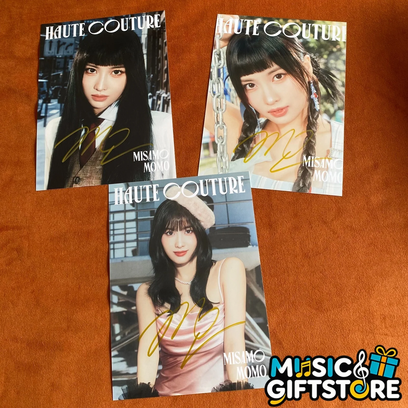 TWICE MOMO Autographed Signed Photo HAUTE COUTURE 4*6 K-POP Collection 2024 #MUG, image 2