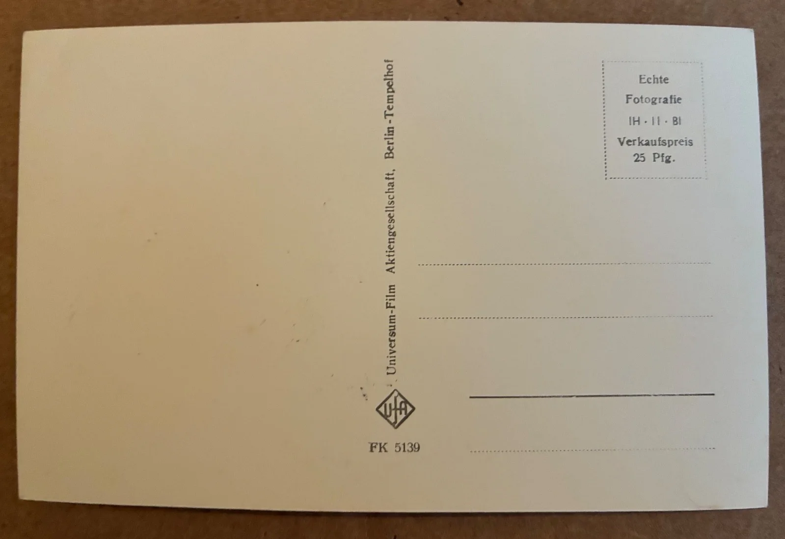 Elizabeth Taylor Signed Vintage German UFA Postcard Autograph Oscar 1961 w/ COA, изображение 2