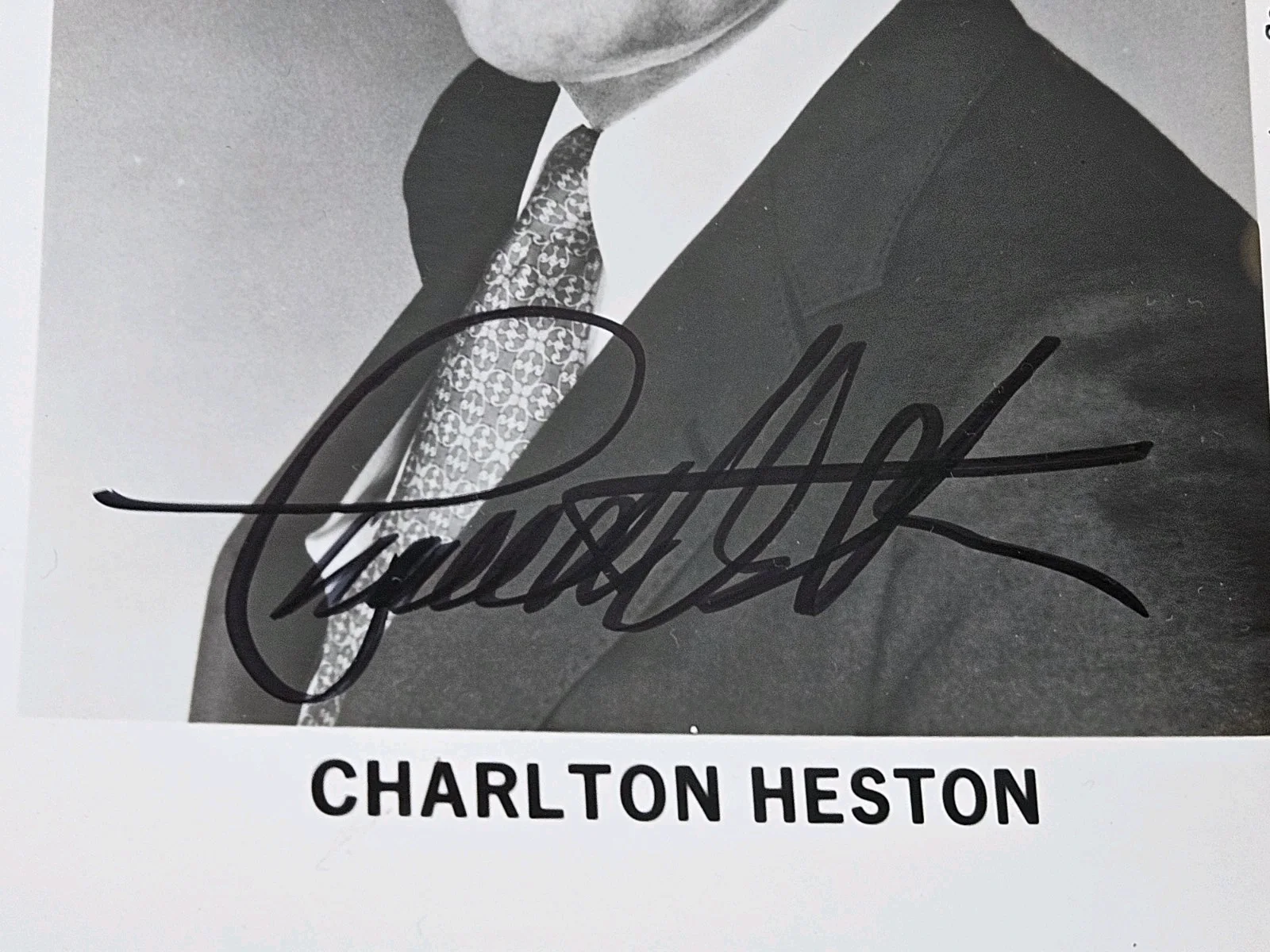 Charlton Heston — Charlton Heston Signed Autographed Photo 5”x7”, изображение 2