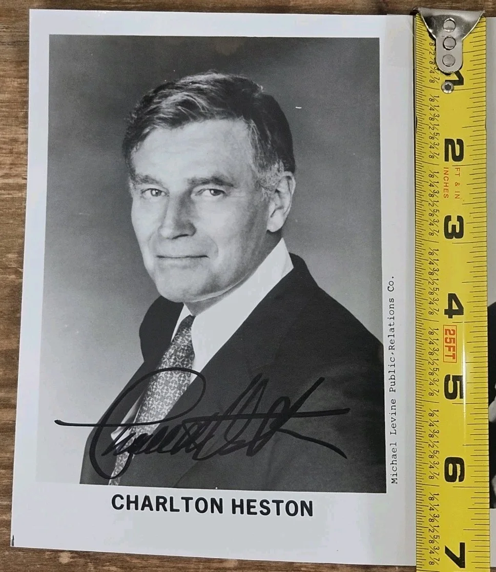 Charlton Heston — Charlton Heston Signed Autographed Photo 5”x7”, изображение 3