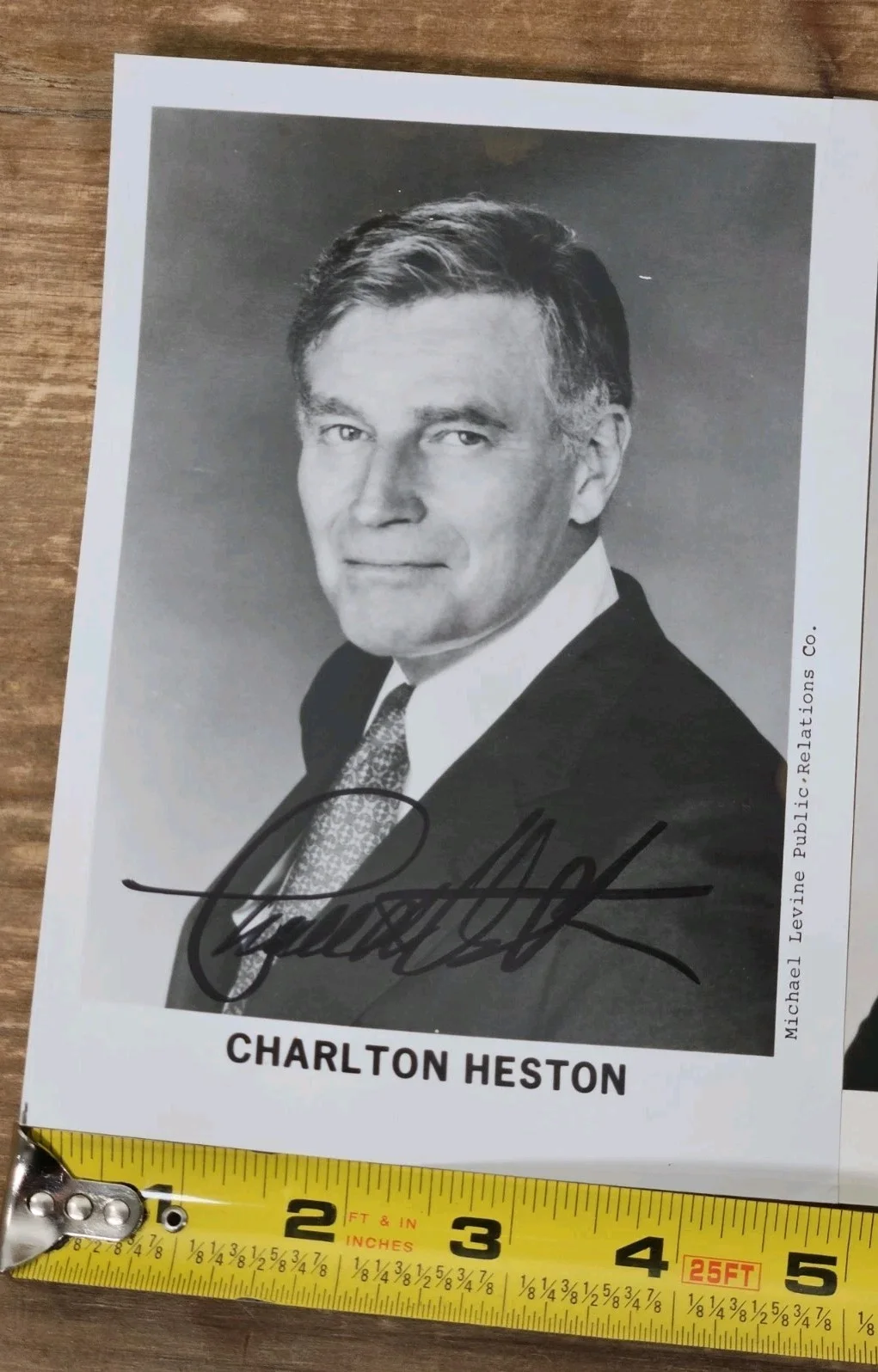 Charlton Heston — Charlton Heston Signed Autographed Photo 5”x7”, изображение 4