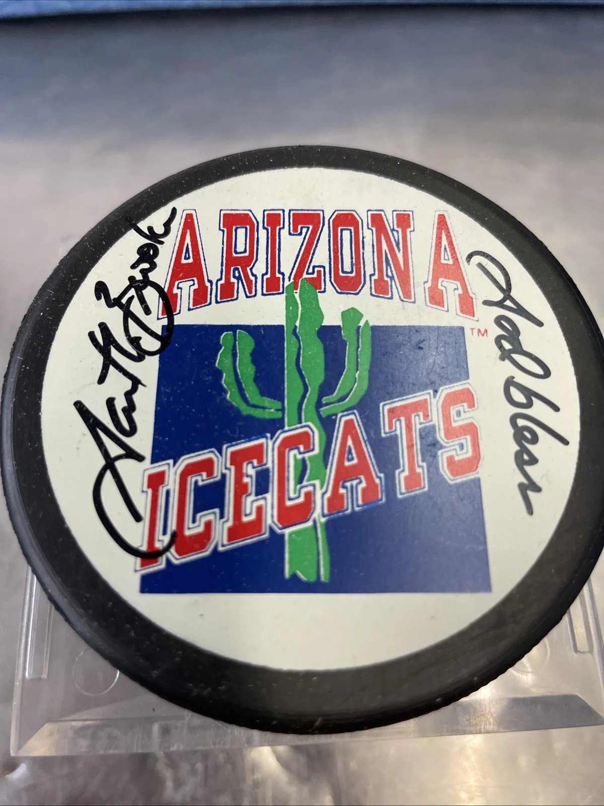 GARTH BROOKS HAND SIGNED Autographed Hockey Puck, image 2