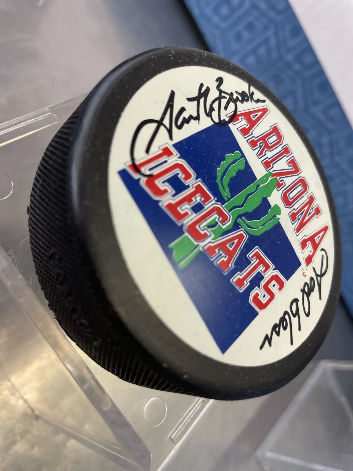 GARTH BROOKS HAND SIGNED Autographed Hockey Puck, image 3