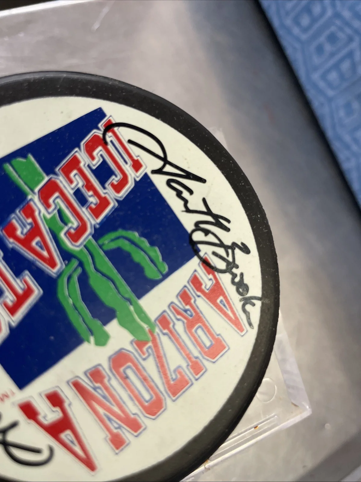 GARTH BROOKS HAND SIGNED Autographed Hockey Puck, image 4