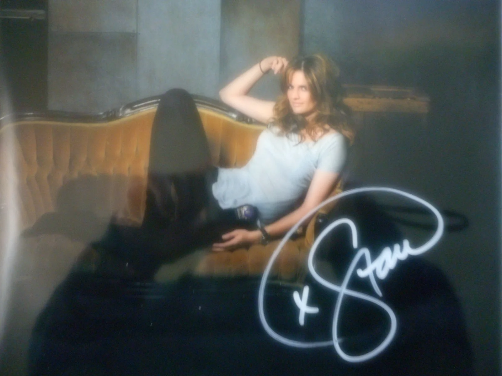 Stana Katic — Stana Katic Silver signed CASTLE (Kate Beckett) 8x10 Photo Coa & #d Hologram, image 2