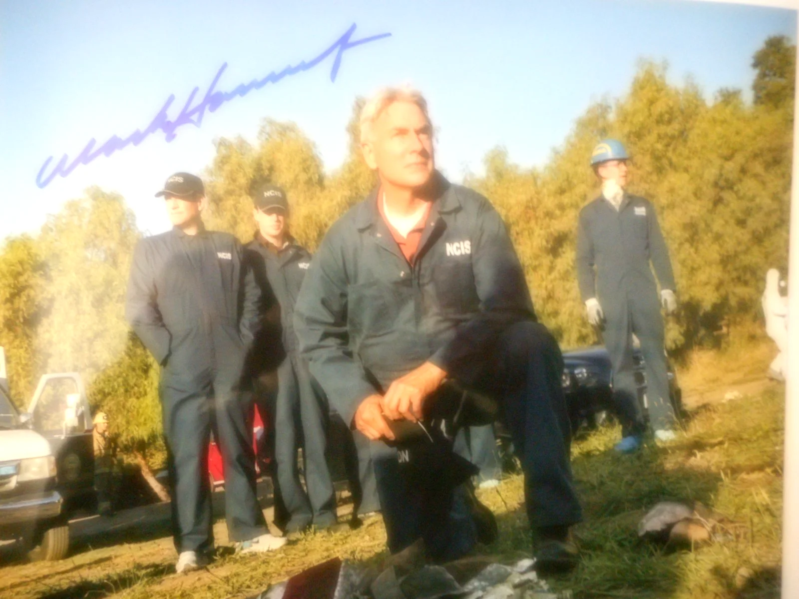 Mark Harmon — Mark Harmon signed NCIS Gibbs ENGAGED episode 8x10 Photo W/COA & Holo, image 3
