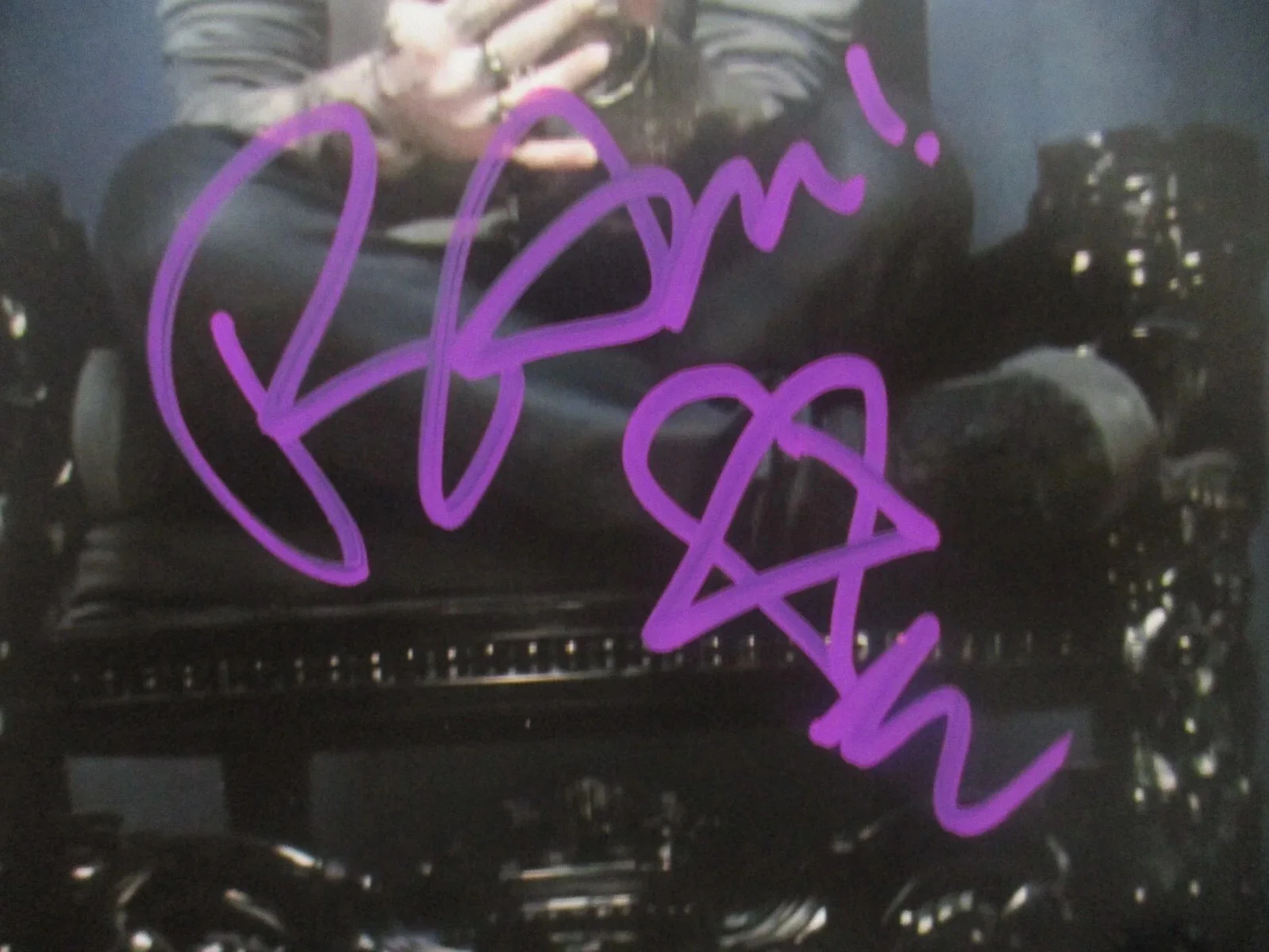 BAM MARGERA — BAM MARGERA AUTHENTIC AUTOGRAPHED/SIGNED 8X10 PHOTO-JACKASS MOVIES & VIVA LA BAM, изображение 2