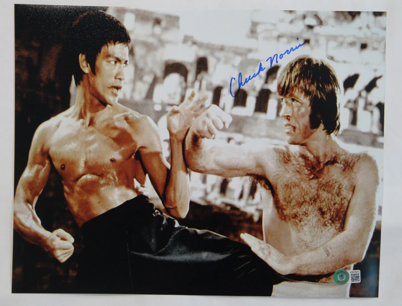 SIGNED CHUCK NORRIS 11x14 Color Photo W/Bruce Lee, with Beckett Witnessed COA, изображение 5