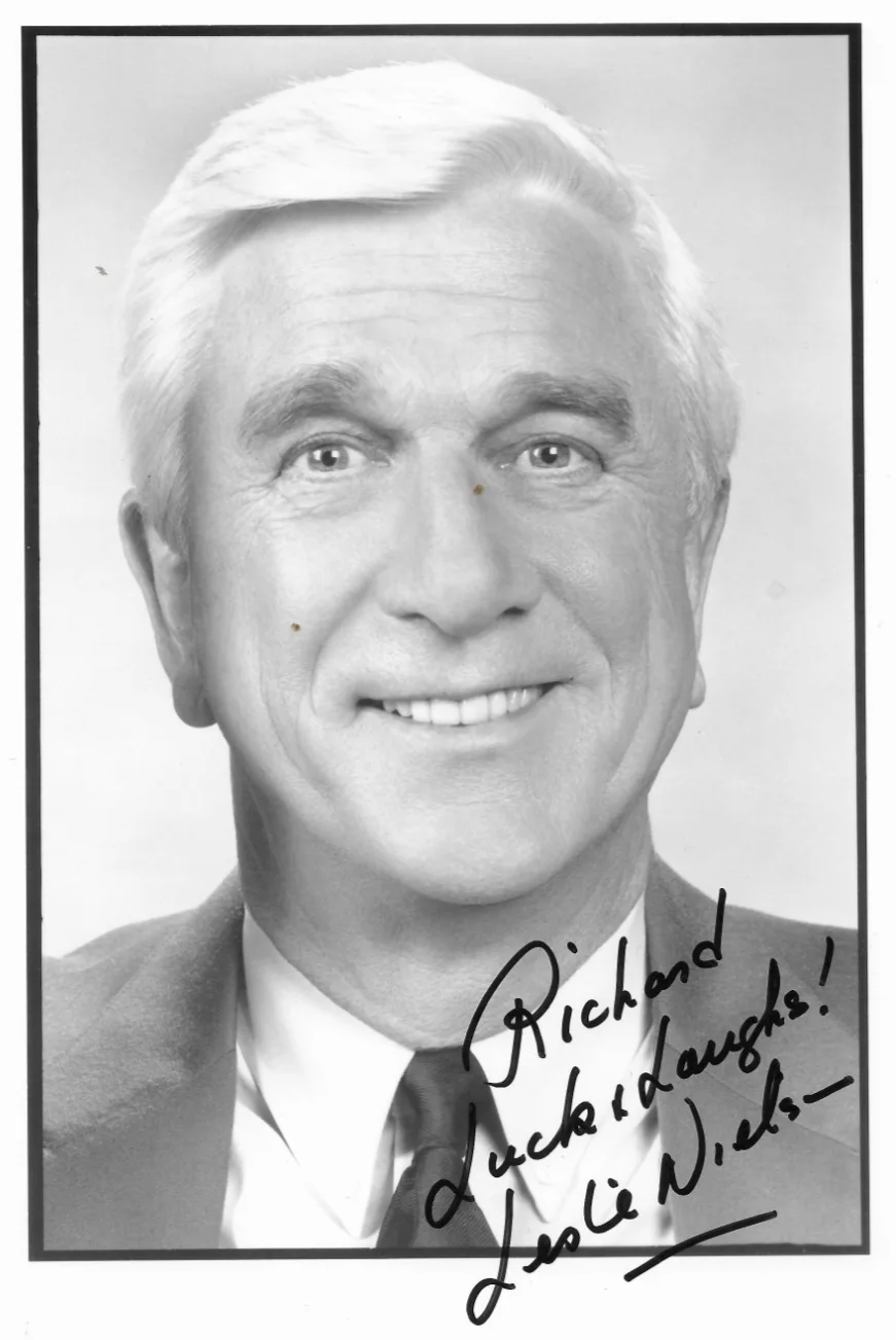 Leslie Nielsen — LESLIE NIELSEN - Detective Frank Drebin 8x10 Signed Photograph The NAKED GUN!, изображение 3